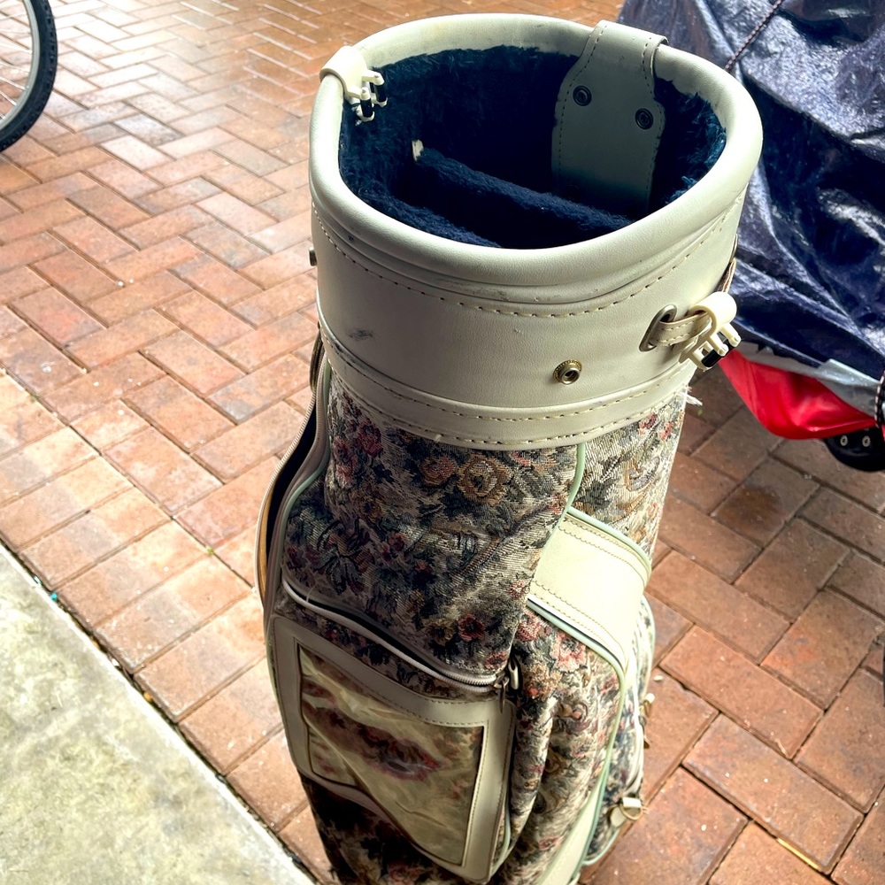 Ladies classic cart bag with shoulder strap